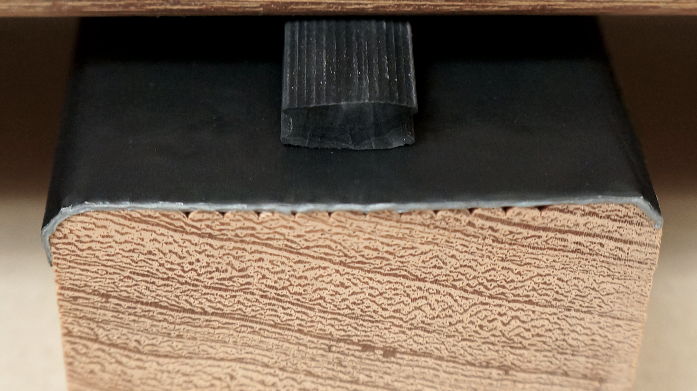 Profilholz Ziegner – Selbstklebendes Schutzband für die Terrassen Unterkonstruktion aus Holz und Aluminium