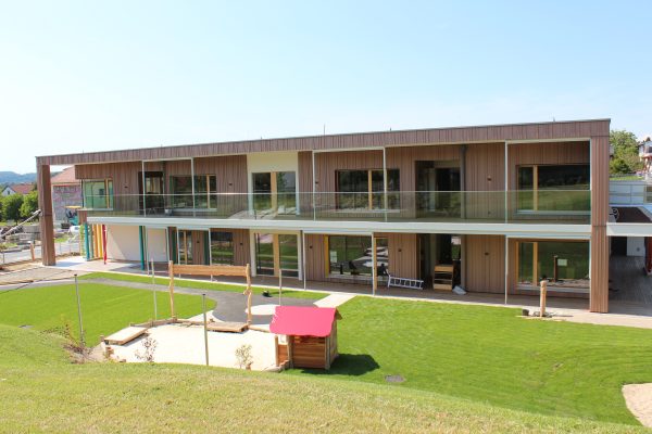 Holzfassade in Fichte beschichtet - Kontrastschalung