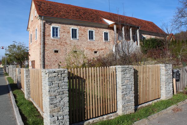 Zaunlatten Thermokiefer gerundet gespitzt und gebürstet