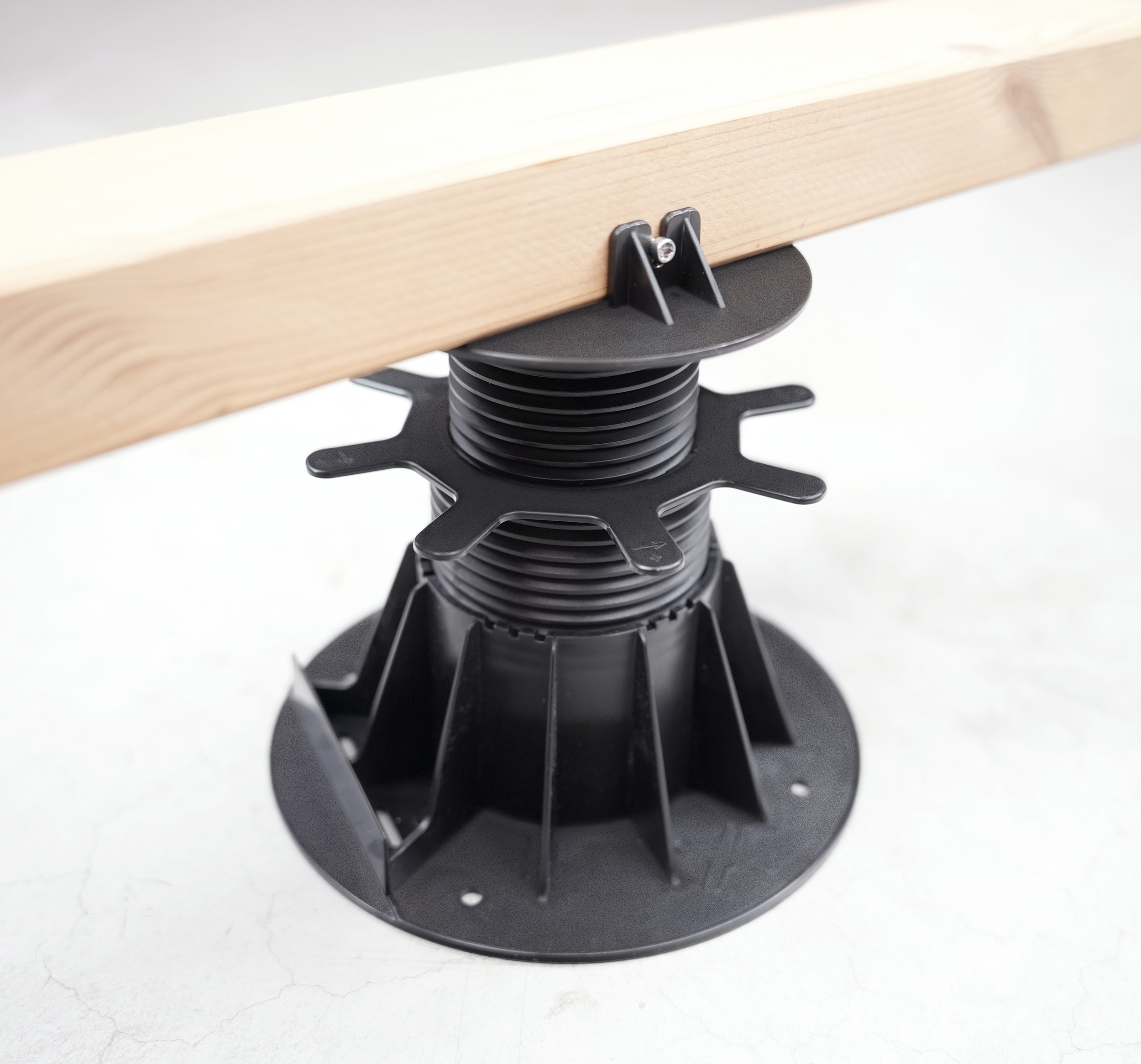 Johann Ziegner KG – Justierfüße für Terrassen mit Alu- oder Holzunterkonstruktion