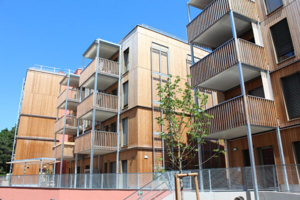 Fassade aus Thermofichte - Wechselfalzschalung