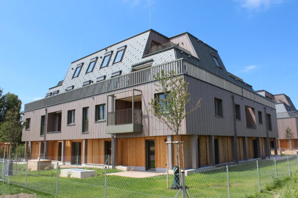 Fassade aus heimischer Lärche - Wechselfalzschalung